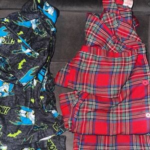Children pajamas long sleeves and pant size 6/7 Or Small